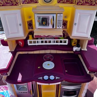 KIDS KITCHEN