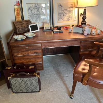 SOLID WOOD DESK=
MODERN VIBE