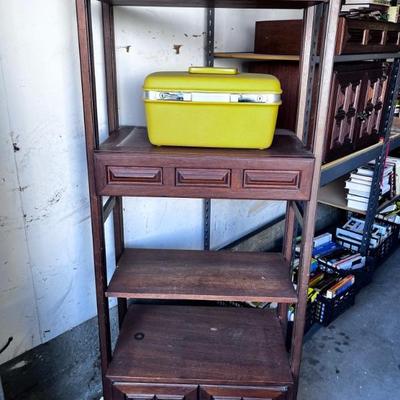 MID-MPDERN SHELVING
SAMSONITE COSMETIC CASE
