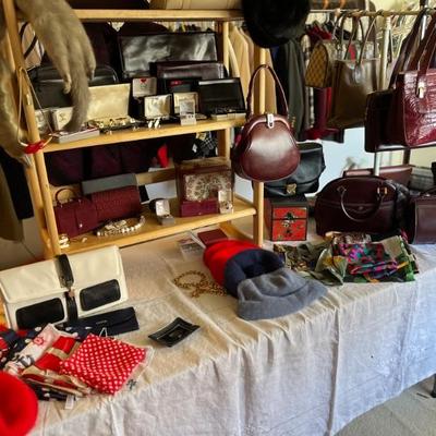 ACCESSORIES /HANDBAGS