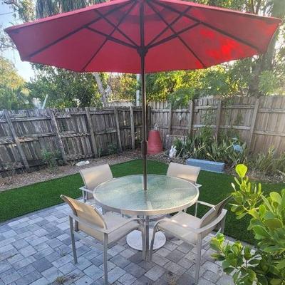 Round Glass Top Patio Table 4 Chairs with Weighted Base & New Umbrella 