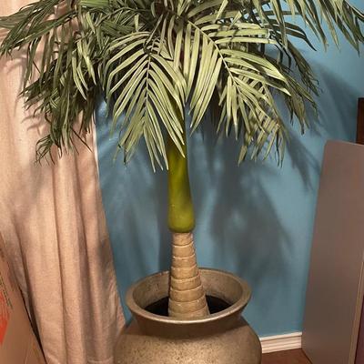 Large Decor Plant Pot w/ Artificial Palm Tree