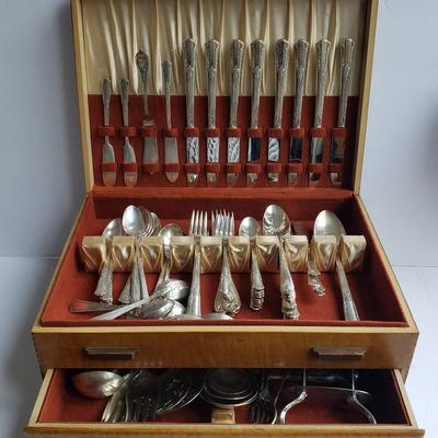 WM Rogers Mixed Silverplate Set In Chest, Rogers 1881 Loose Tea Spoons, 1847 Rogers Bros