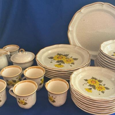 Mikasa Sunny Side China Set 