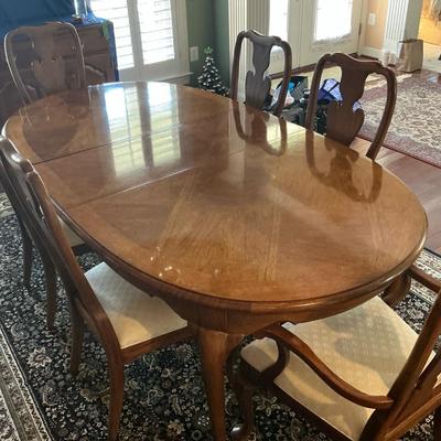 Thomasville Dining Room Table with 6 Chairs 