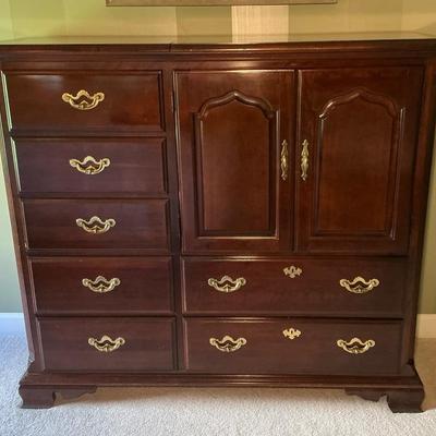 Thomasville Dark Finish Queen Anne Armoire Dresser