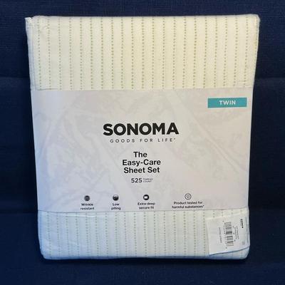 Sonoma Twin Size Dotted Stripe Sheets 