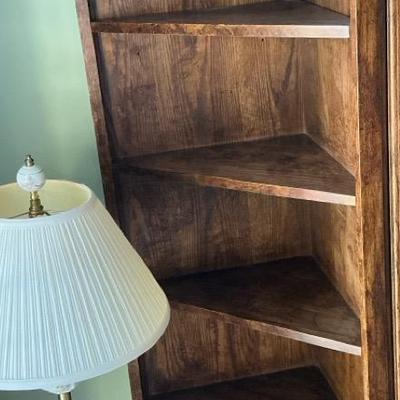 Thomasville Corner Bookshelf (FR9)