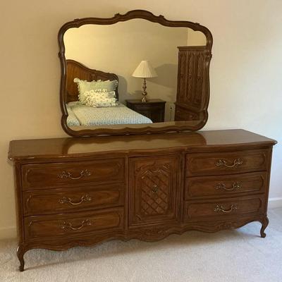 Thomasville French Provincial Dresser w/ Mirror