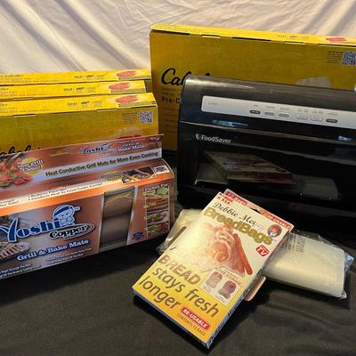 Food Saver V3460 With Pre-Cut Vacuum Bags Plus More
