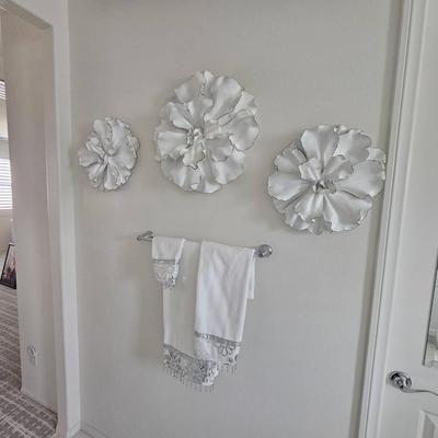 Set of 3 Dimensional White Wall Flowers