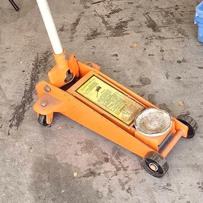 General Hydraulics 2-1/4 Ton Floor Jack