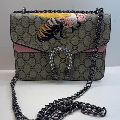 Queen bee embroidered shoulder bag