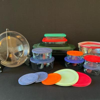 Pyrex Containers With Colorful Lids