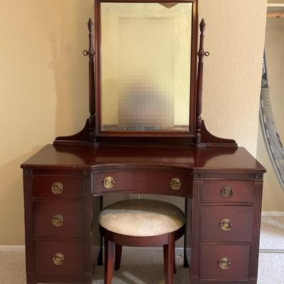 Federal Style Vanity With Mirror