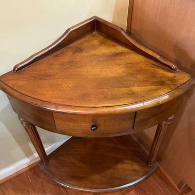 Corner Table
