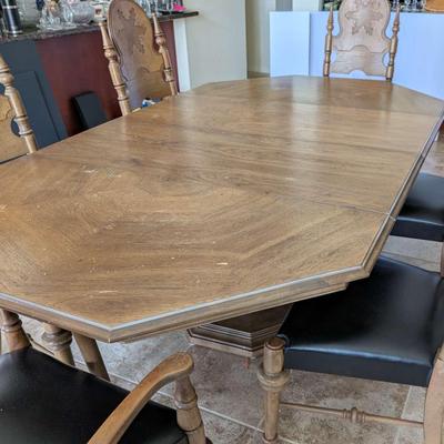 Vintage Expandable Dining Table with 6 Chairs and Pads