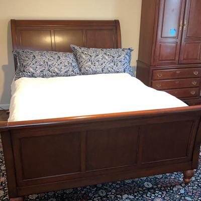 Queen Sized Dark Wood Sleigh Bed
