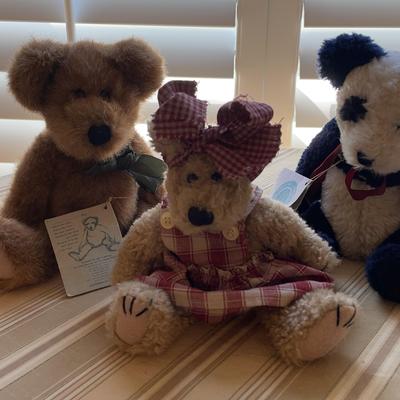 Trio of Boyd's Bears