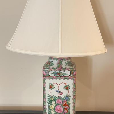 Chinese Colorfuo Famille Rose Porcelain Table Lamp