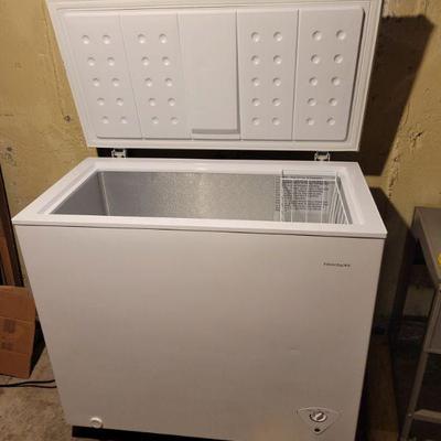 Chest Freezer. New.
immaculate. $67