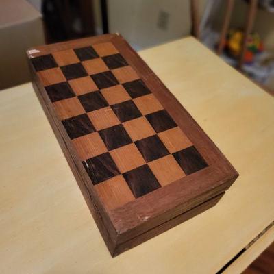Wooden chess box