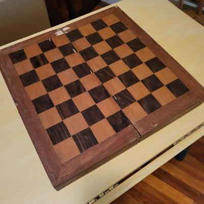Wooden chess box