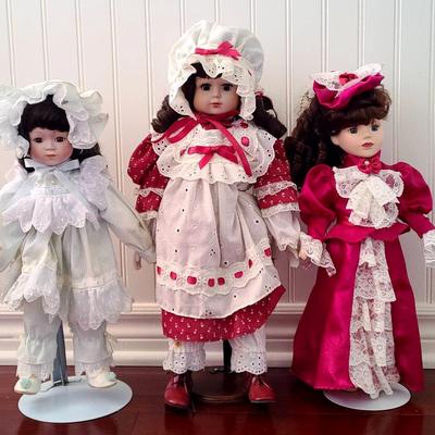 Three Victorian Charmers in Bonnets & Lace - Porcelain Dolls