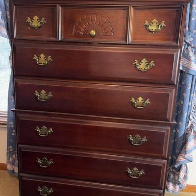 Lot 500: 7 Piece Bassett Bedroom Furniture 
