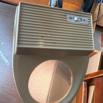Lot 511: Magnifier Lamp