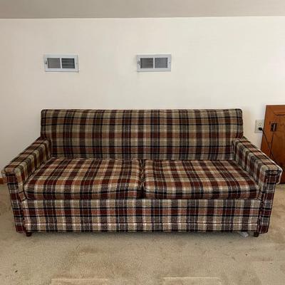 Lot 313: Vintage Plaid 6ft Sleeper Sofa