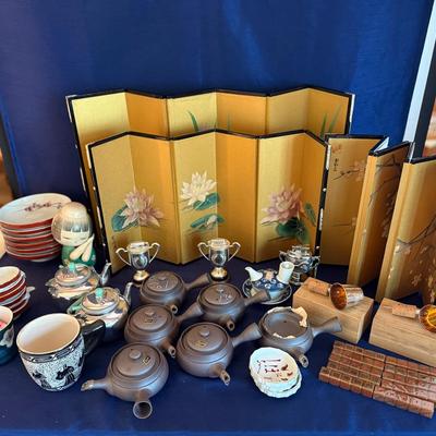 Lot 407: Vintage Asian Lot