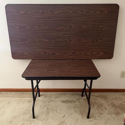 Lot 319: 6’ And 4’ Folding Tables