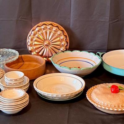 Lot 211: Miscellaneous Kitchen Items