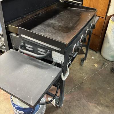 Blackstone Flat Grill
$250
Tank and cover included