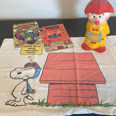 Vintage Comics (Popeye & Fantastic Four) & 1971 Play Pal Piggy Bank