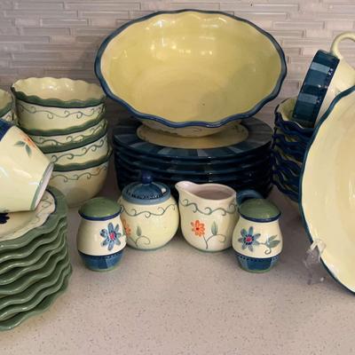 Pfaltzgraff Dinner Ware In Verona Pattern 