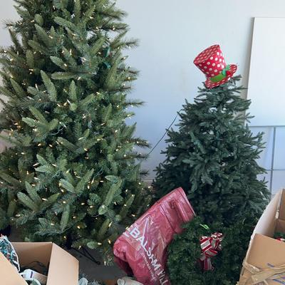 Christmas Trees, Wreaths & Lights