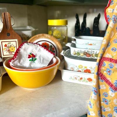 Vintage Pyrex Bowls