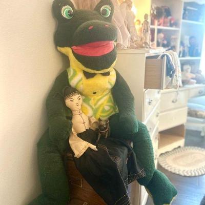 Need a ginormous stuffed frog?? We got u! 