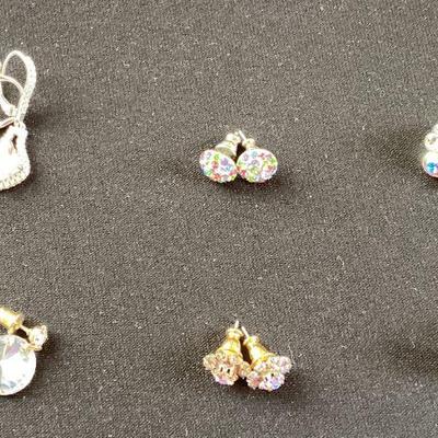 Various gold errings