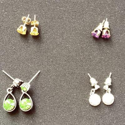 Jeweled stud errings