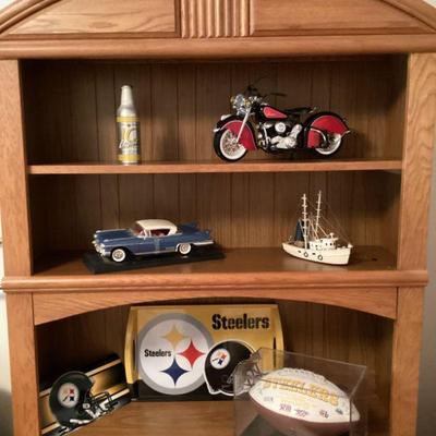 Hutch with figuraines