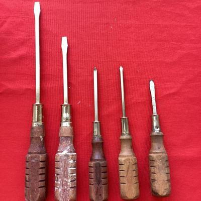 Wooden handle screw drivers