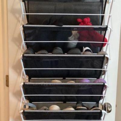 Hanging shoe rack