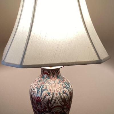 Decorative table lamp with shade