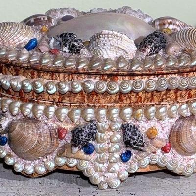 Vintage victorian style seashell oval box