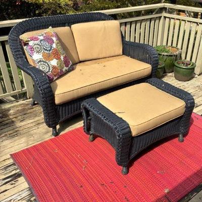 Patio loveseat ottoman