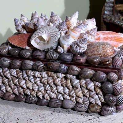 Vintage encrusted shell box 2