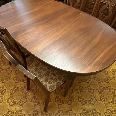 Wood Dining Table w/ Leaf Inserts and Chairs 